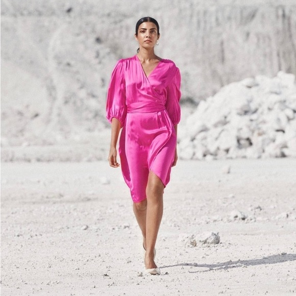 Soaked in Luxury SLEline Wrap Dress in Fuchsia Fedora Size Small - Picture 5 of 9